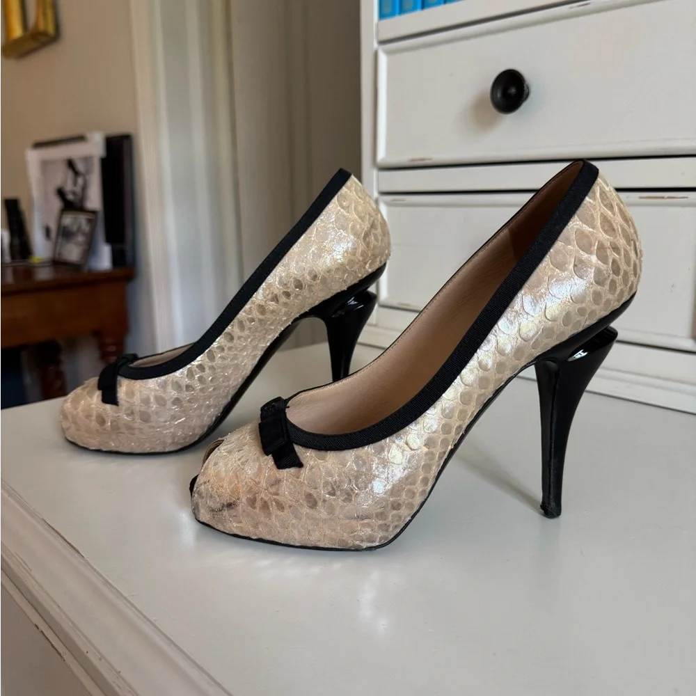 CHANEL Textured Beige and Black Heels - Picture 7 of 7